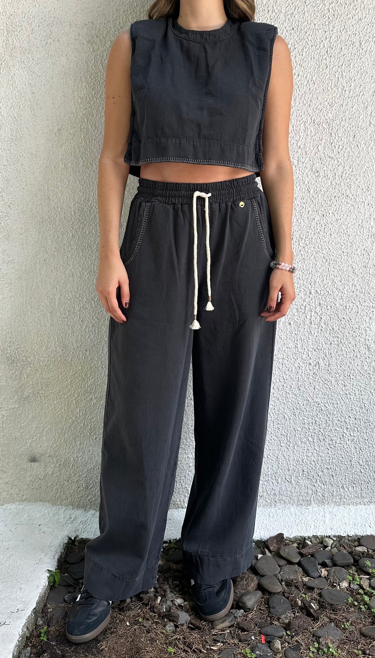 Top tipo peto con hombreras y aros en los costados Bermeo