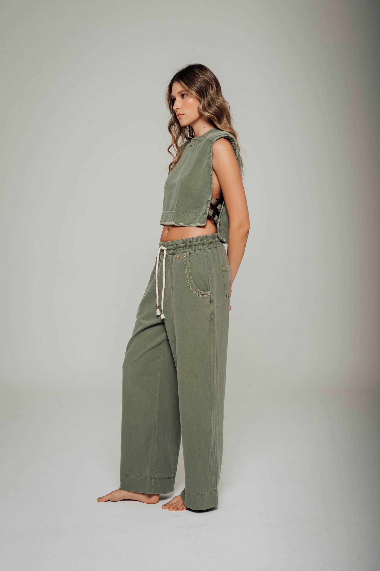 Pantalon silueta ancha con pretina enresortada Bermeo