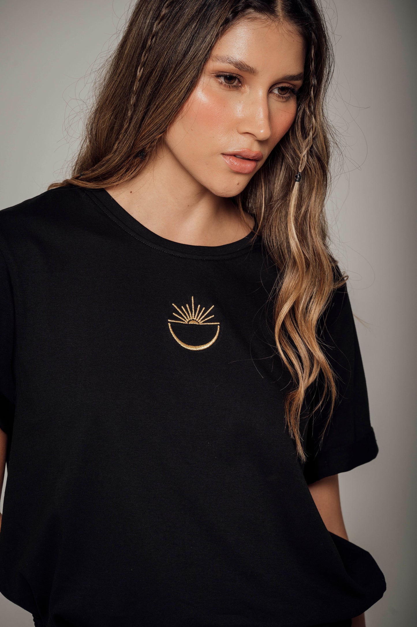 Camiseta en algodón PYMA con bordado delantero y posterior SOL