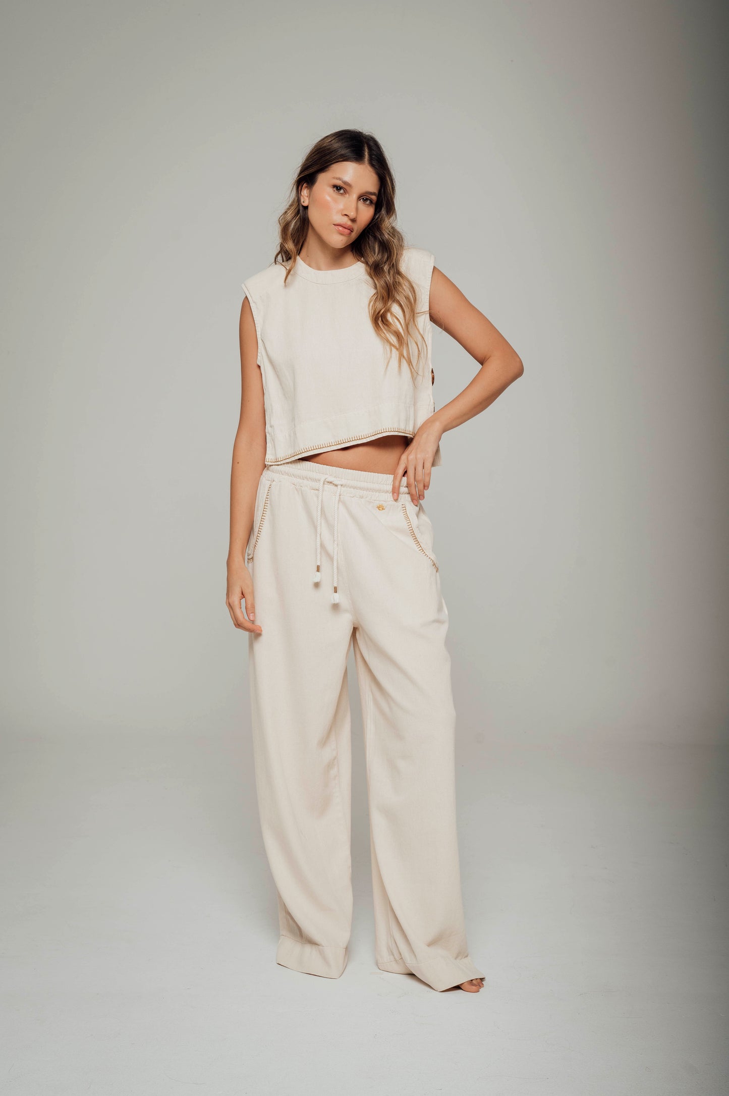 Pantalón silueta ancha con pretina entre sorteada Bermeo