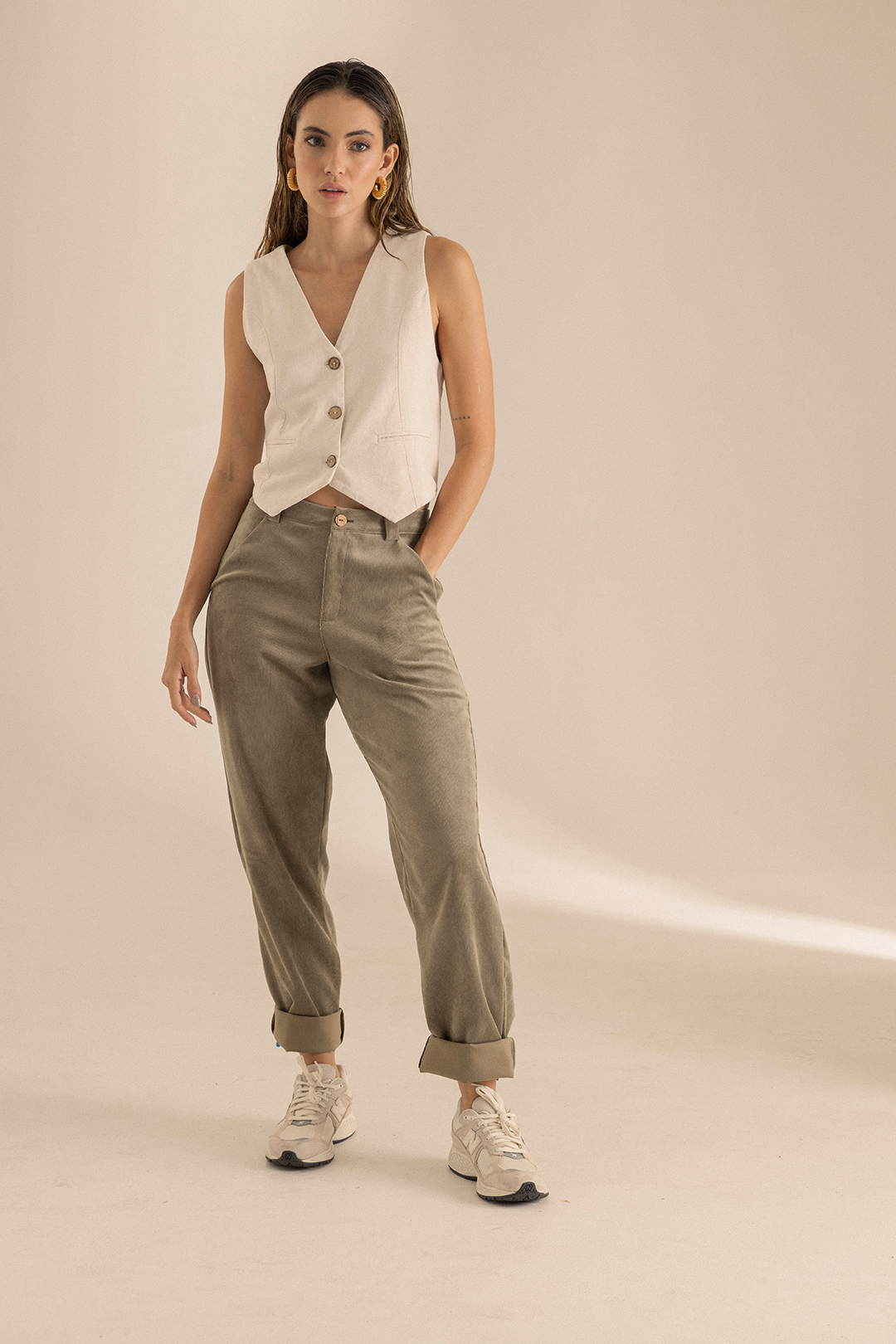 Pantalon bris bota recta con bolsillos en costados Egeo