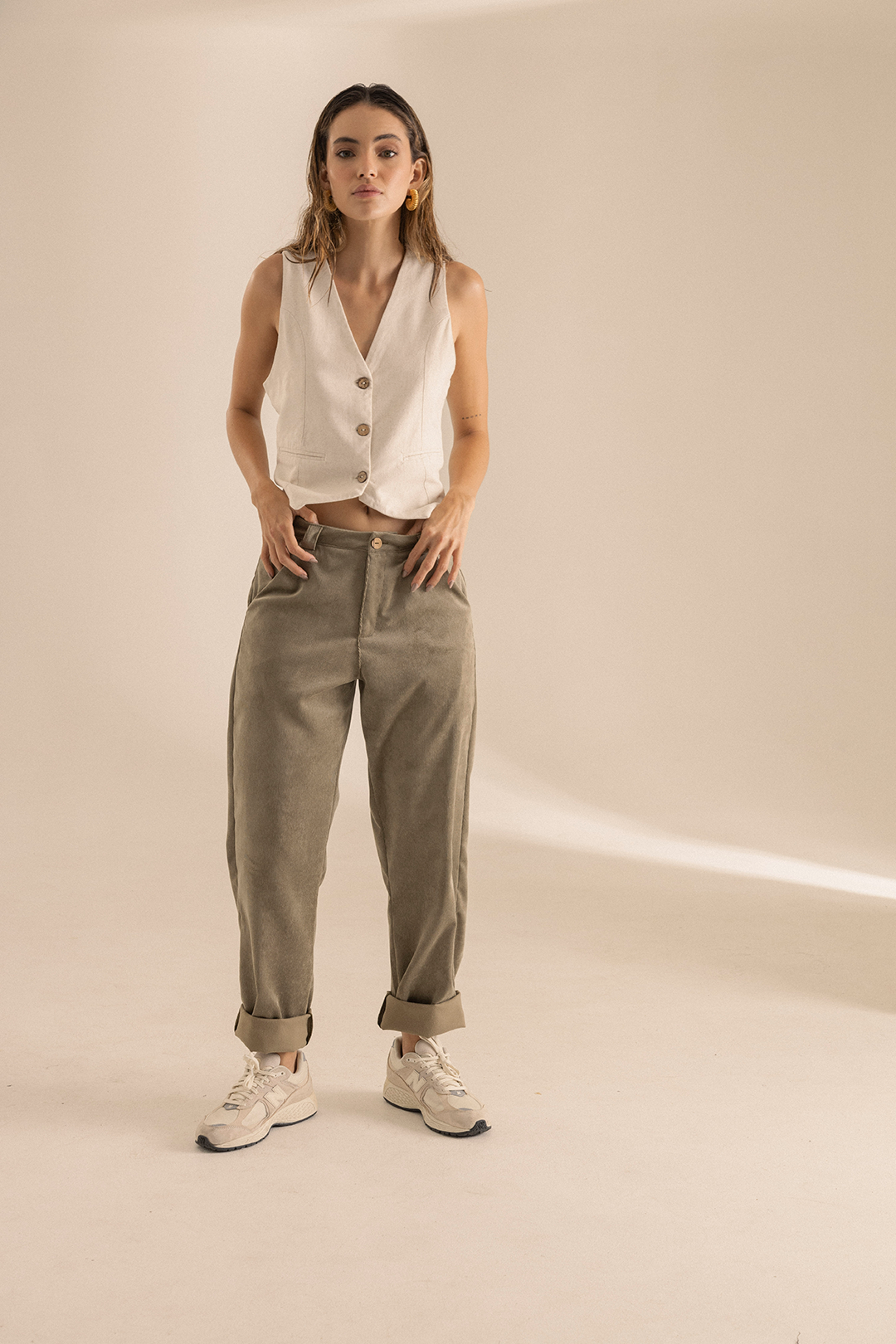 Pantalon bris bota recta con bolsillos en costados Egeo