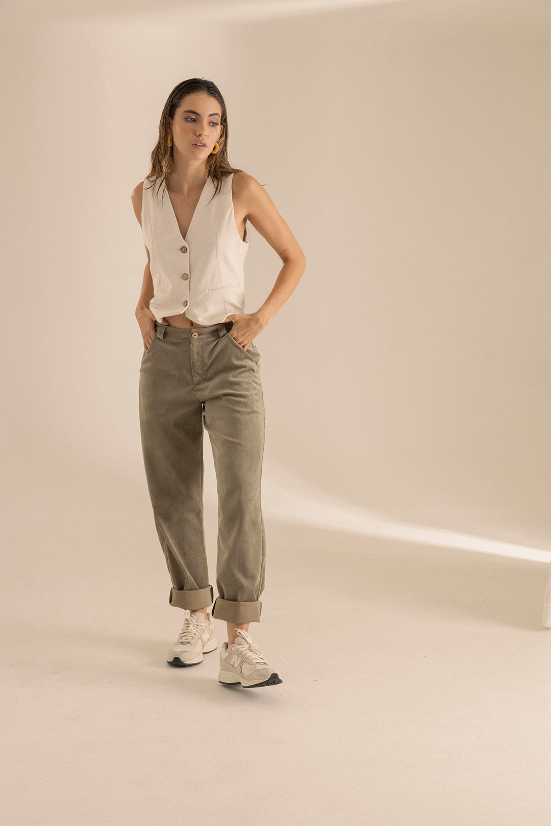 Pantalon bris bota recta con bolsillos en costados Egeo