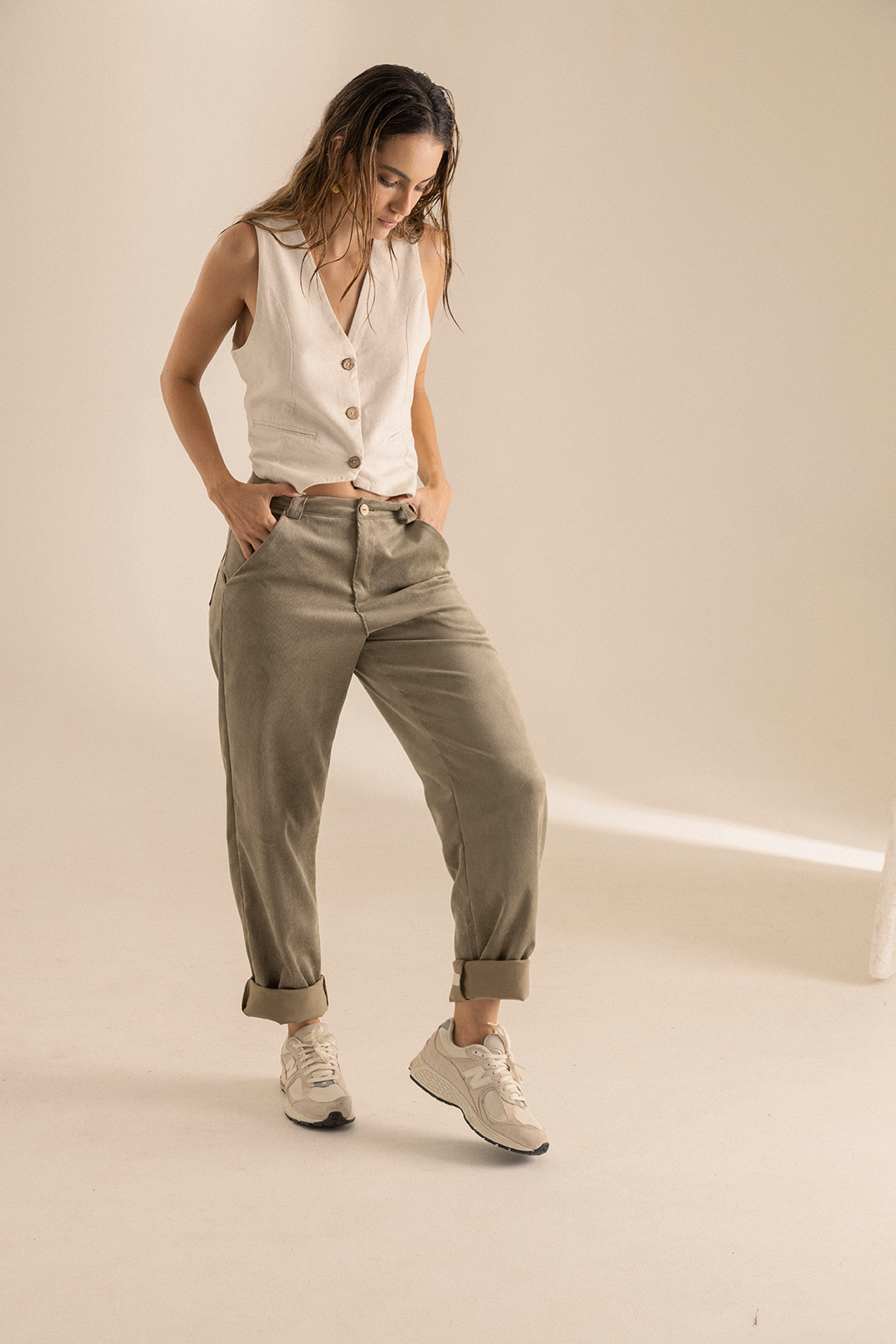 Pantalon bris bota recta con bolsillos en costados Egeo