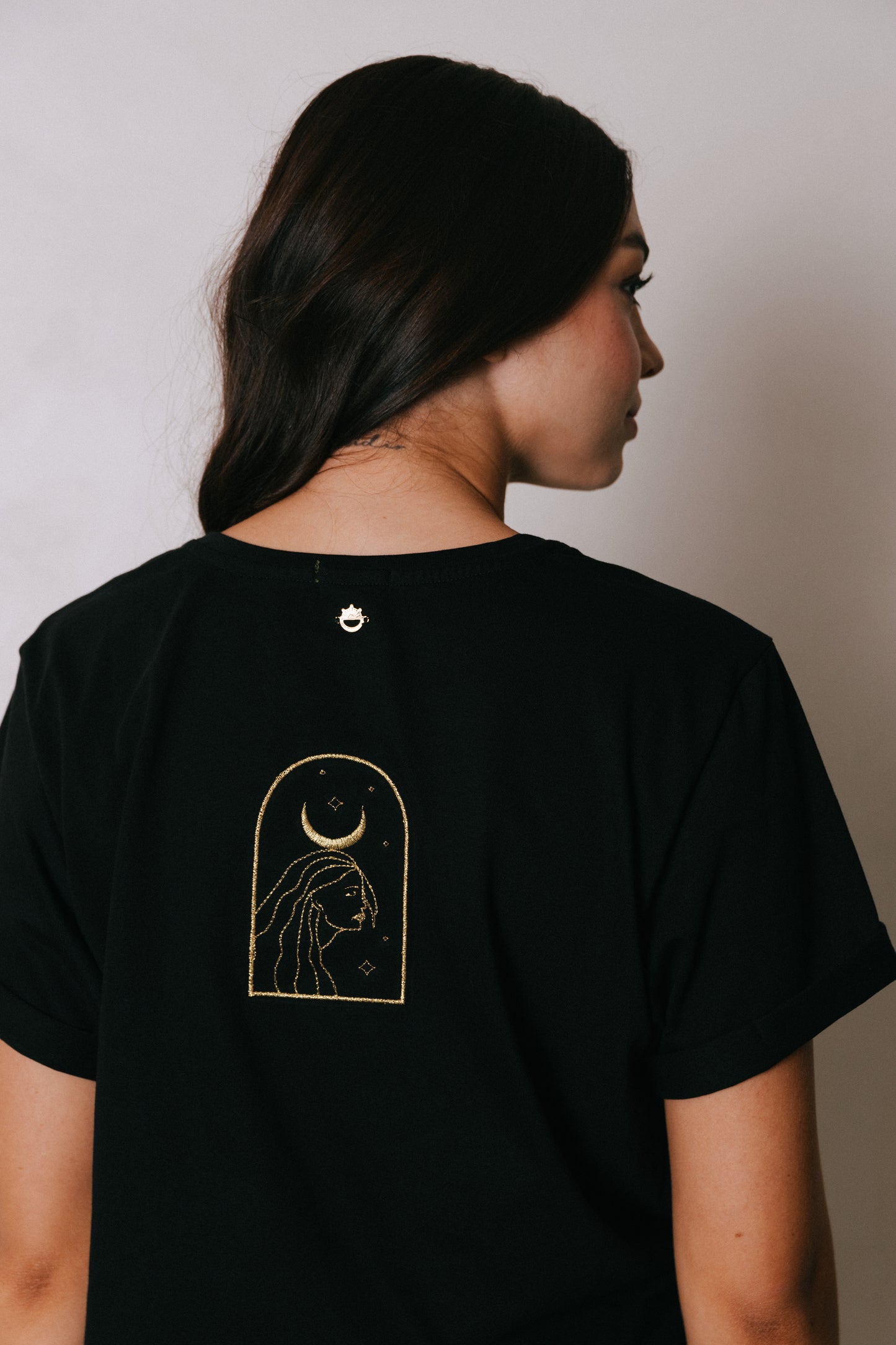 Camiseta en algodón PYMA con bordado delantero y posterior SOL