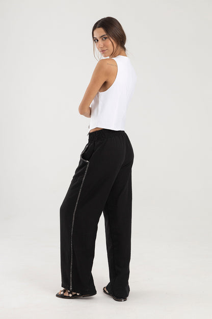 Pantalón negro, silueta recta con pretina elástica Marea
