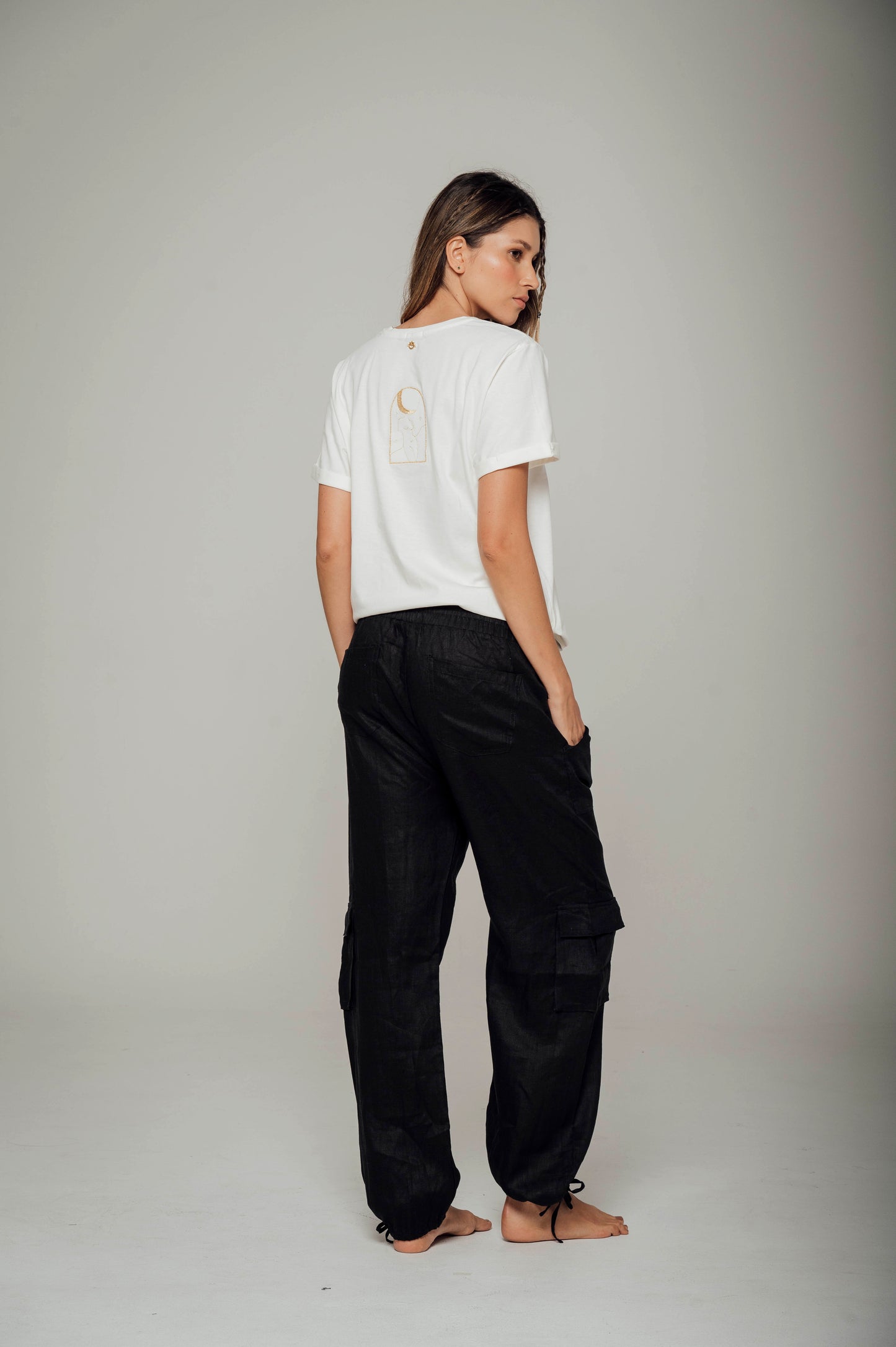 Pantalón negro tipo cargo en lino Wild