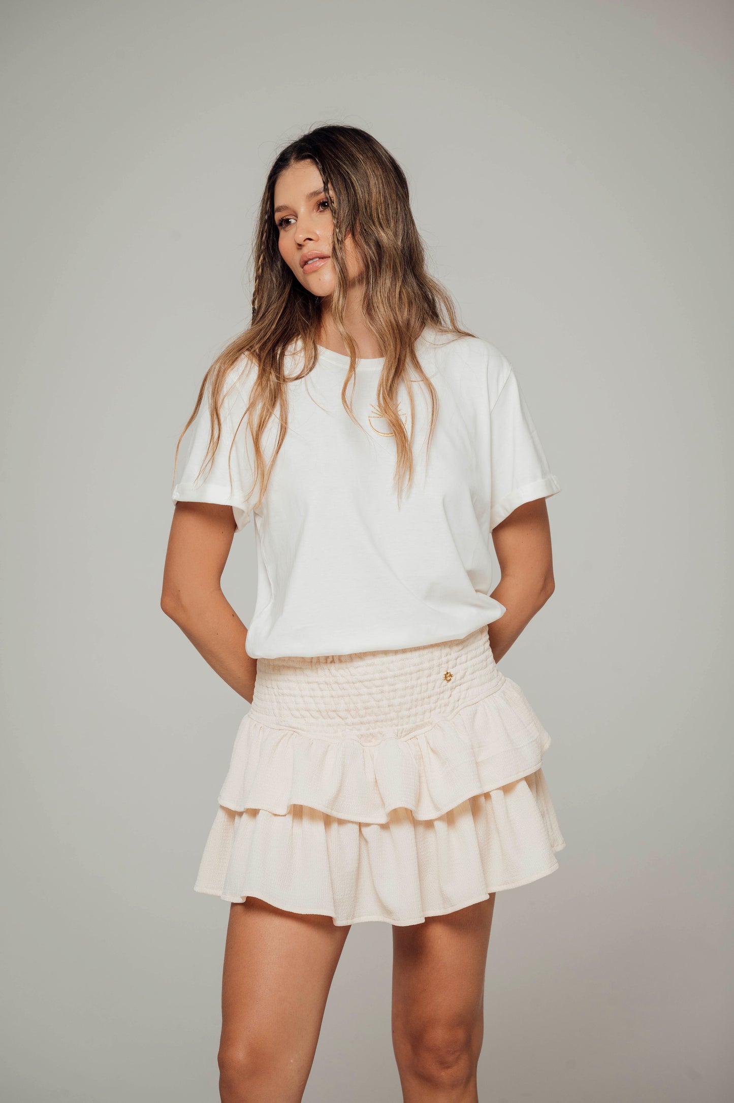 Falda crema con boleros en tela polyester y pretina elástica Salar