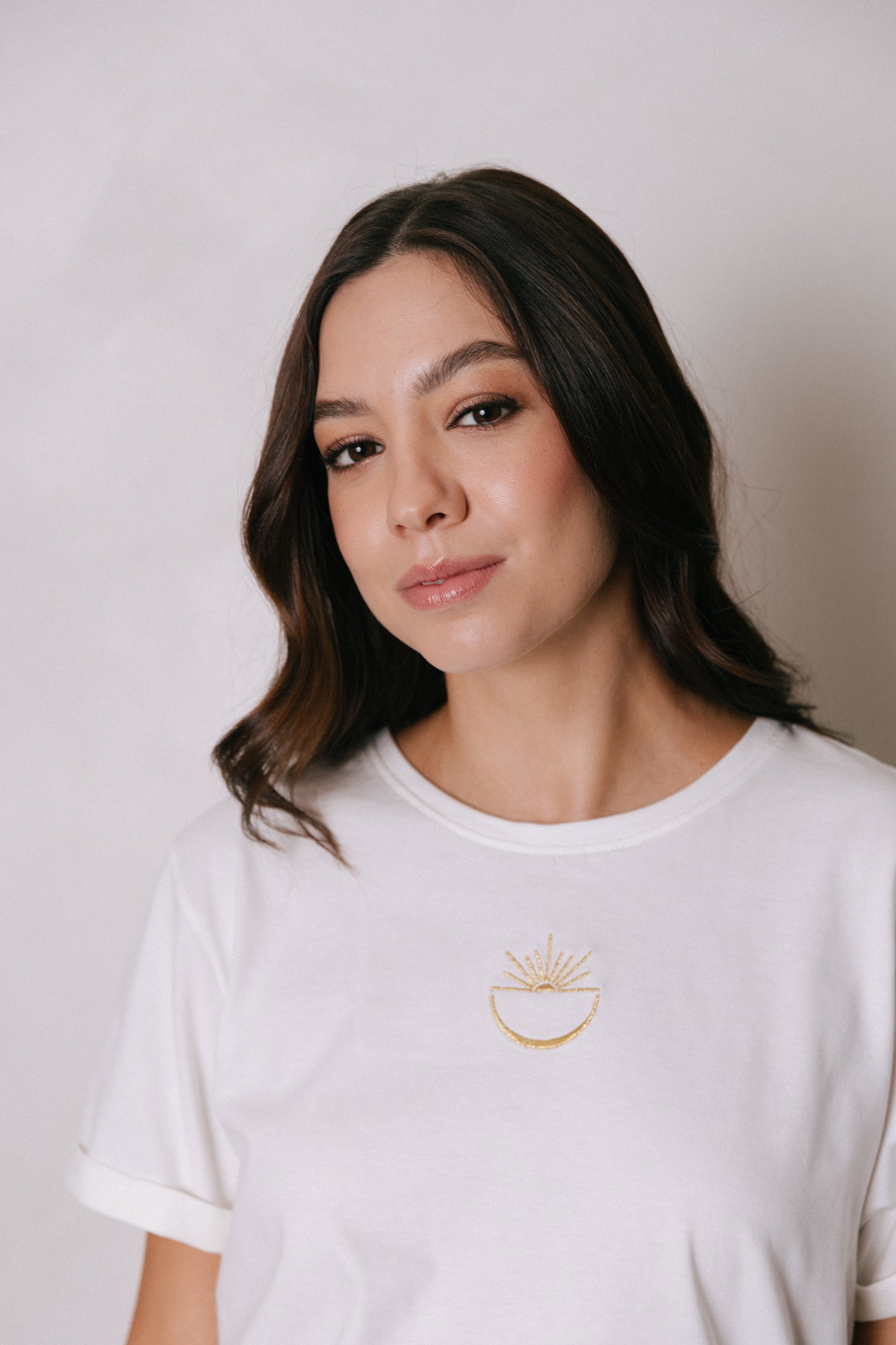 Camiseta en algodón PYMA con bordado delantero y posterior Sol