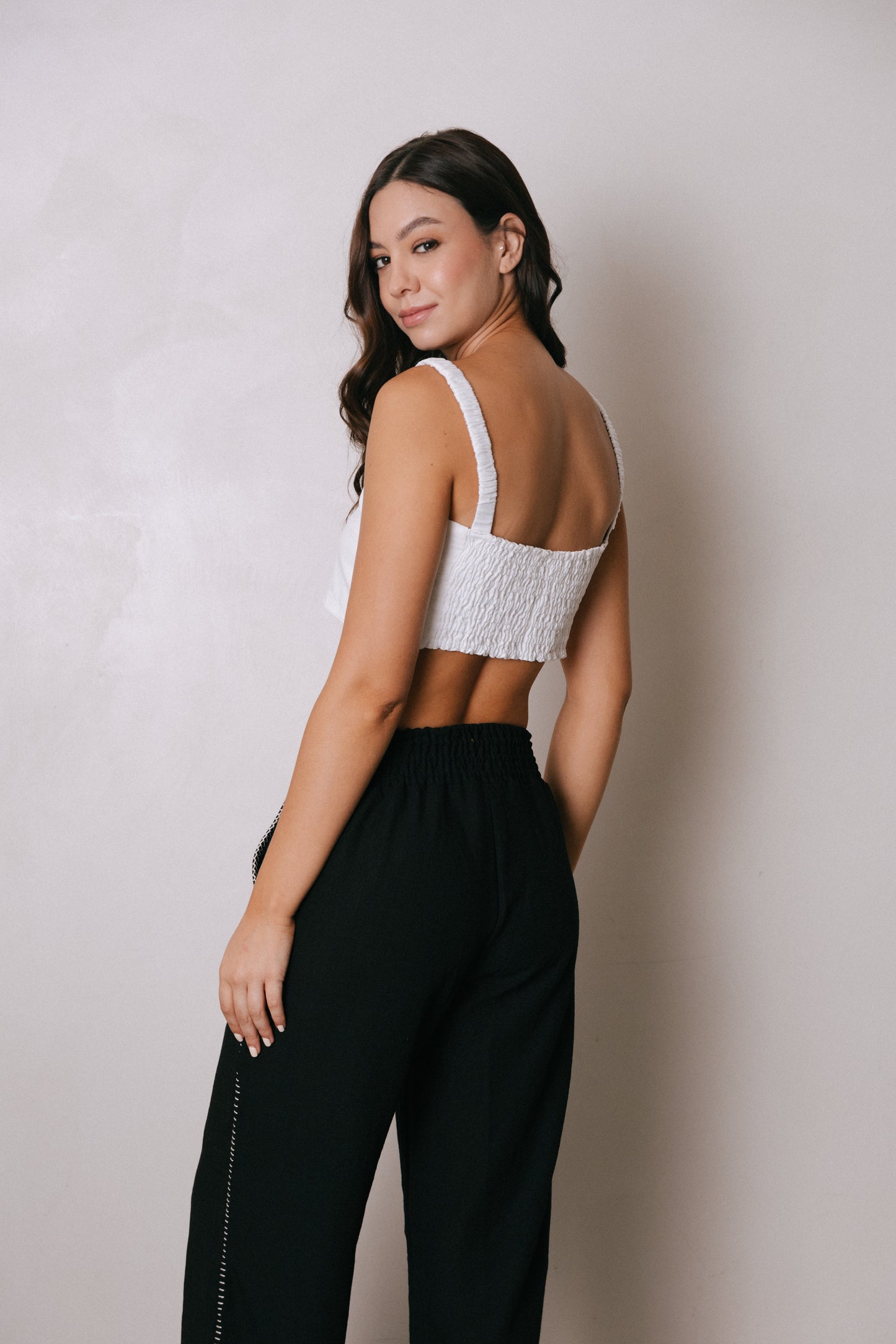 Pantalón negro, silueta recta con pretina elástica Marea