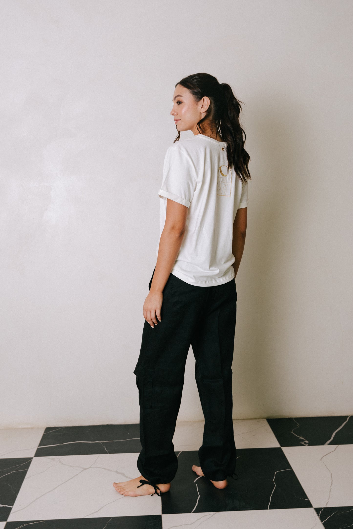 Pantalón negro tipo cargo en lino Wild