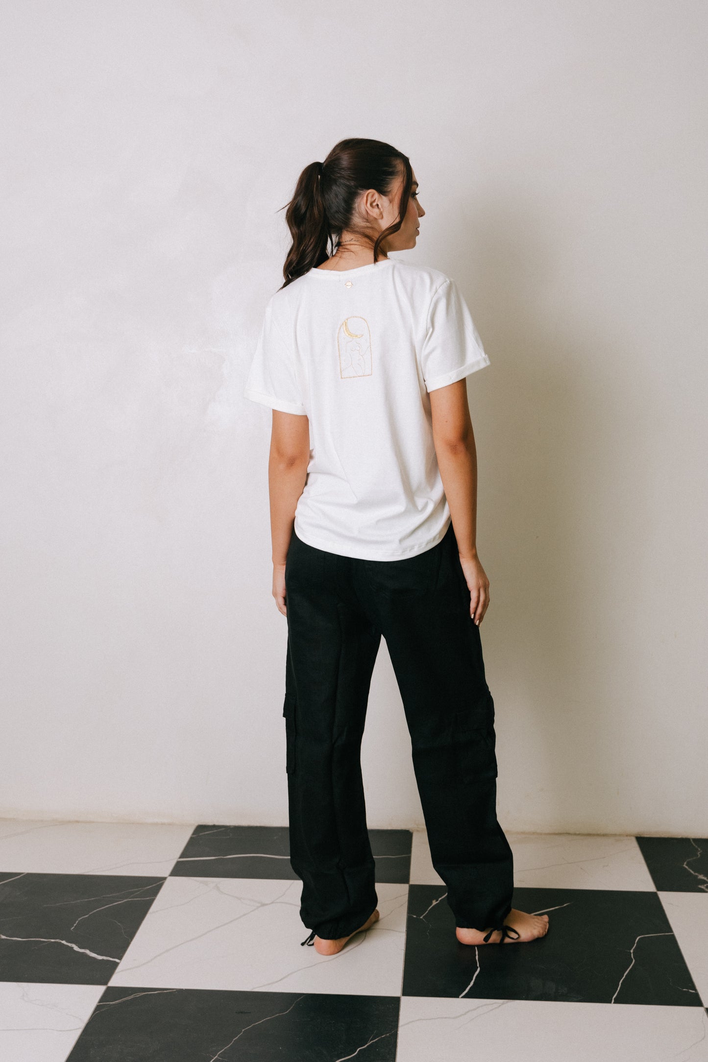 Pantalón negro tipo cargo en lino Wild